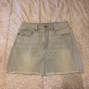 LIGHT WASH AEO JEAN SKIRT